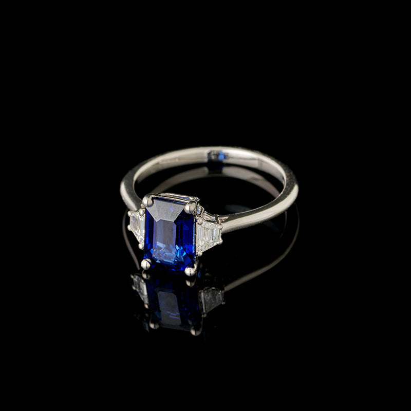 Bague - Saphir Bleu - Diamants