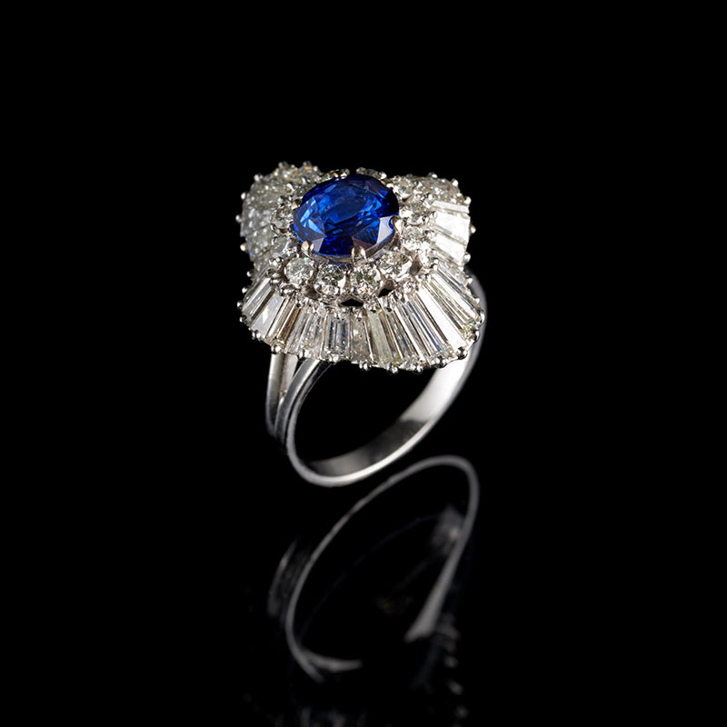 Ring - Blue Sapphire - Diamonds