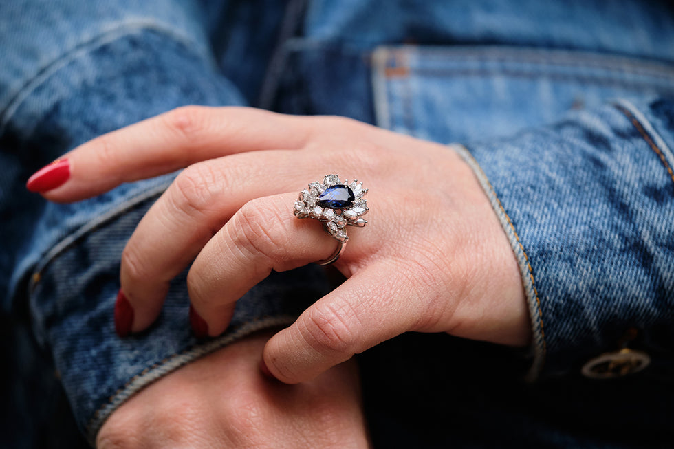 Ring - Blue Sapphire - Diamonds