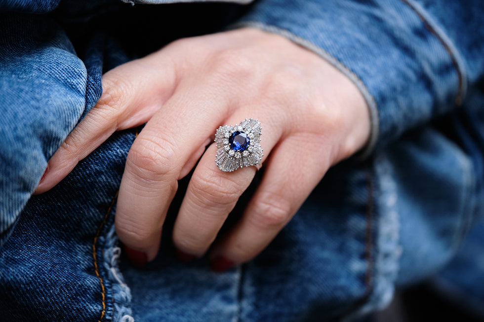 Ring - Blue Sapphire - Diamonds